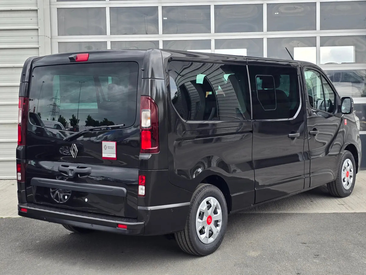 2025 Renault Trafic Combi 170BHP Auto - Van penumpang: gambar 5 2025 Renault Trafic Combi 170BHP Auto - Van penumpang: gambar 5