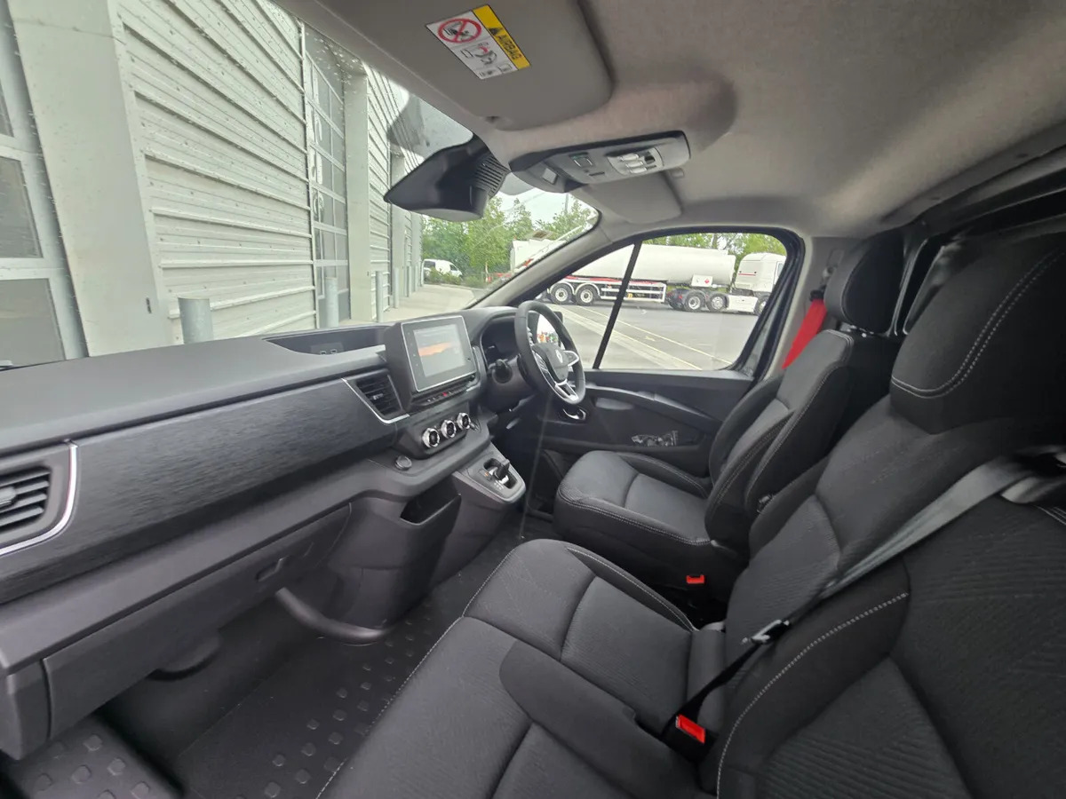 Van panel baru NEW Renault Trafic Exclusive 170BHP/150BHP Auto Black: gambar 9