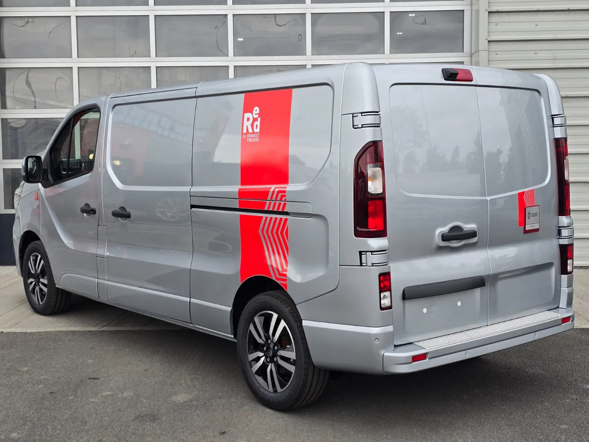 NEW Renault Trafic Exclusive 170BHP/150BHP Auto Highland Silver - Van panel: gambar 5 NEW Renault Trafic Exclusive 170BHP/150BHP Auto Highland Silver - Van panel: gambar 5