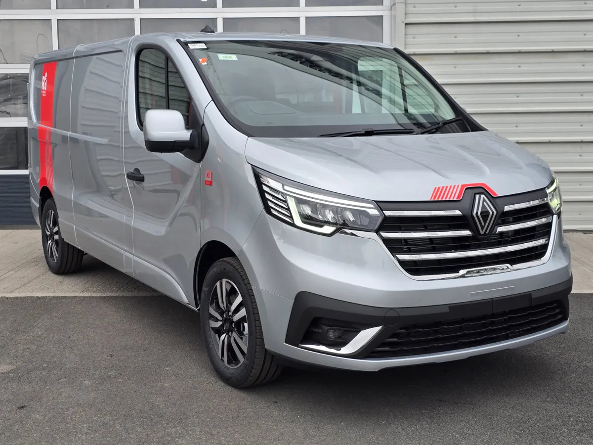 NEW Renault Trafic Exclusive 170BHP/150BHP Auto Highland Silver - Van panel: gambar 1 NEW Renault Trafic Exclusive 170BHP/150BHP Auto Highland Silver - Van panel: gambar 1