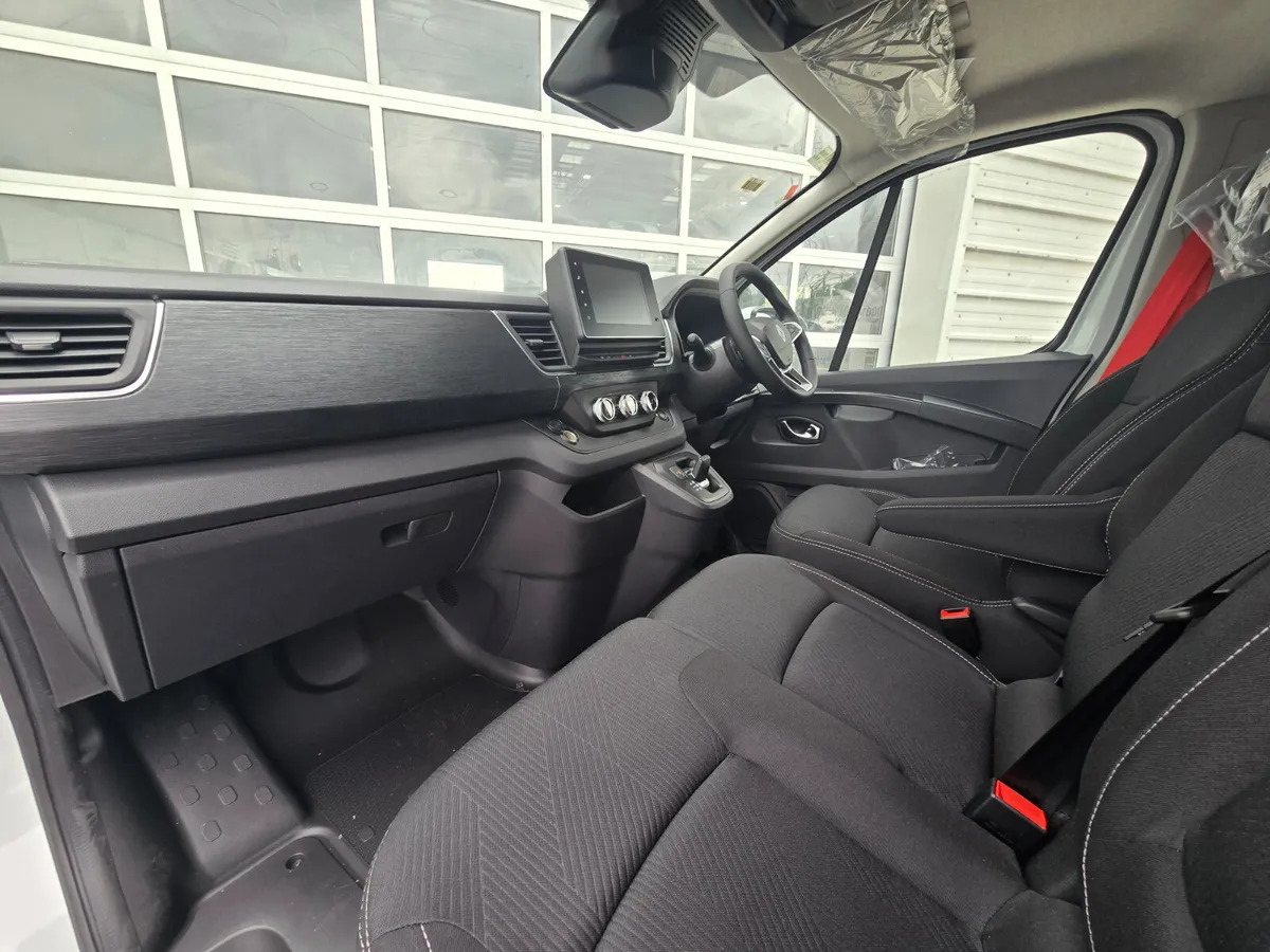 Leasing  NEW Renault Trafic Exclusive 170BHP/150BHP Auto Highland Silver NEW Renault Trafic Exclusive 170BHP/150BHP Auto Highland Silver: gambar 10