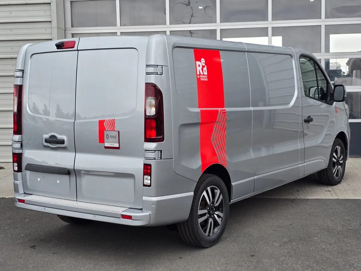 NEW Renault Trafic Exclusive 170BHP/150BHP Manual Silver - Van panel: gambar 2 NEW Renault Trafic Exclusive 170BHP/150BHP Manual Silver - Van panel: gambar 2