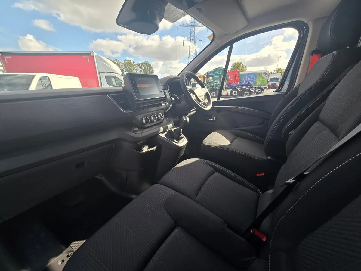 NEW Renault Trafic Exclusive 170BHP/150BHP Manual White - Van panel: gambar 2 NEW Renault Trafic Exclusive 170BHP/150BHP Manual White - Van panel: gambar 2