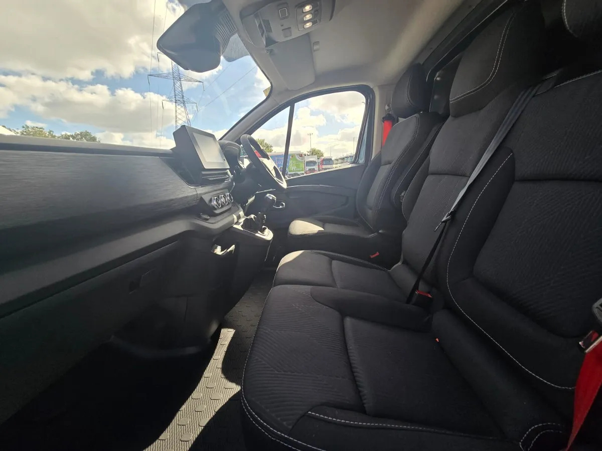NEW Renault Trafic Exclusive 170BHP/150BHP Manual White - Van panel: gambar 5 NEW Renault Trafic Exclusive 170BHP/150BHP Manual White - Van panel: gambar 5