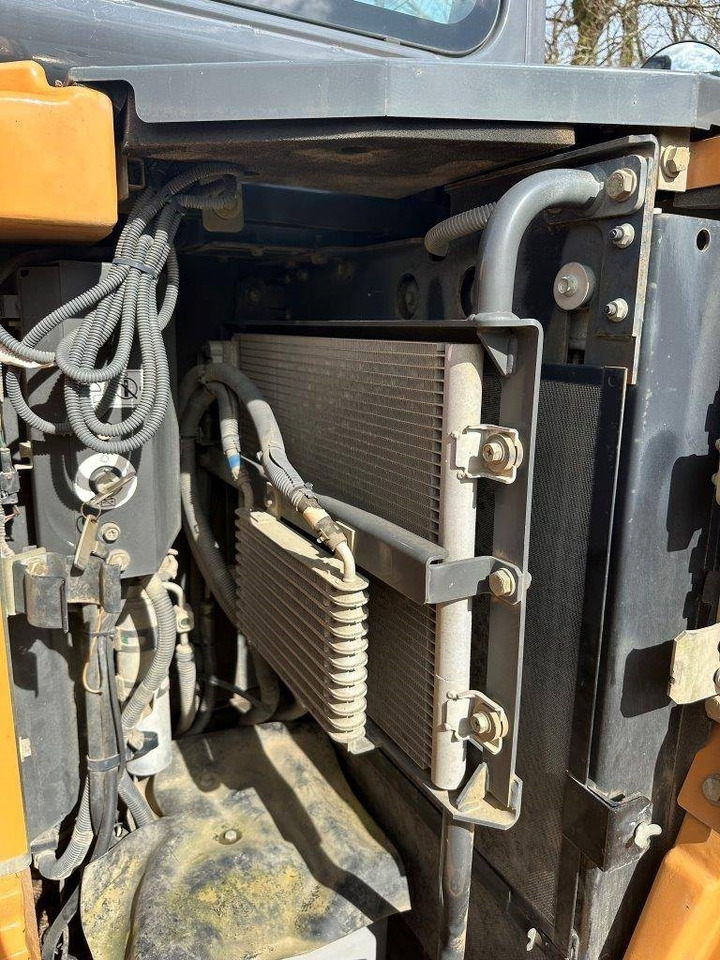 Ekskavator mini Case CX 80 C: gambar 26