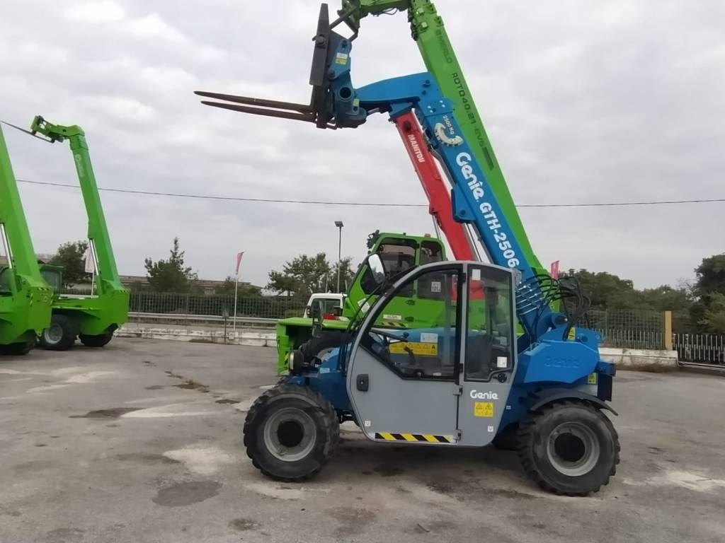 Genie 2506 - Telehandler: gambar 2 Genie 2506 - Telehandler: gambar 2