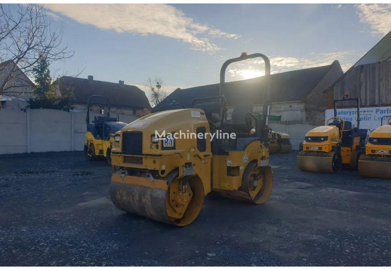 Caterpillar CB 24B road roller - Roller: gambar 1 Caterpillar CB 24B road roller - Roller: gambar 1