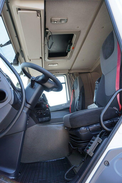 Truk berpendingin DAF CF / 400 / ACC / EURO 6 / PRZEWOZU NAPOJÓW / OŚ SKRĘTNA: gambar 7 Truk berpendingin DAF CF / 400 / ACC / EURO 6 / PRZEWOZU NAPOJÓW / OŚ SKRĘTNA: gambar 7