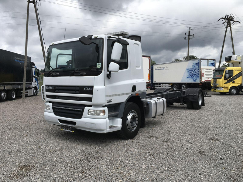 DAF CF 65.220 - Truk sasis: gambar 1 DAF CF 65.220 - Truk sasis: gambar 1