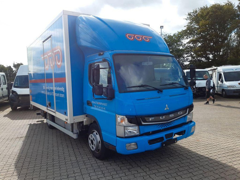 FUSO E CANTER 7C18 E 4X2 - Truk box: gambar 1 FUSO E CANTER 7C18 E 4X2 - Truk box: gambar 1
