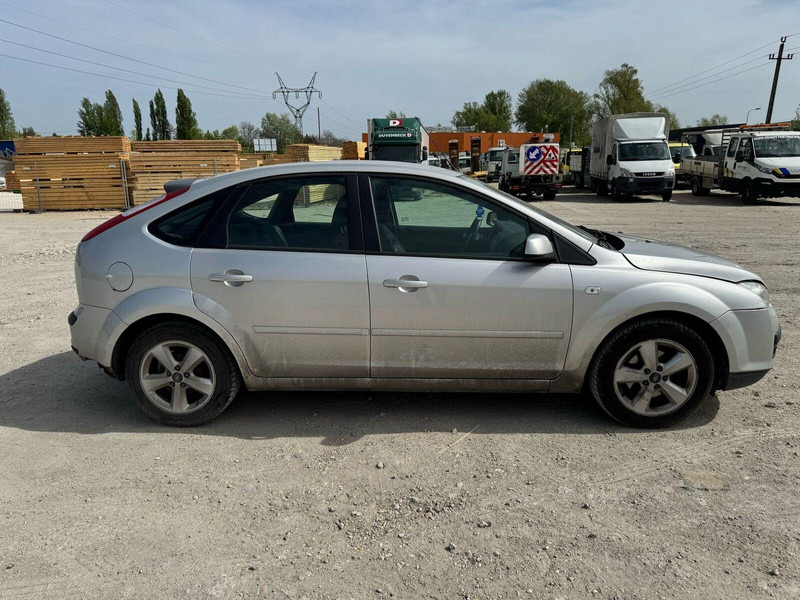 Ford Focus 1,6 i - Damaged Car - Hatchback: gambar 4 Ford Focus 1,6 i - Damaged Car - Hatchback: gambar 4