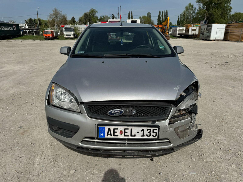 Ford Focus 1,6 i - Damaged Car - Hatchback: gambar 3 Ford Focus 1,6 i - Damaged Car - Hatchback: gambar 3