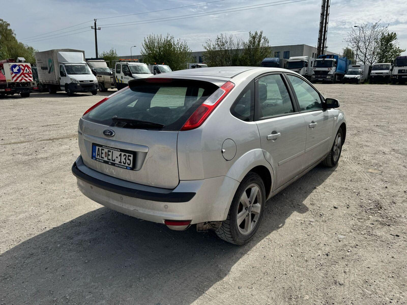 Ford Focus 1,6 i - Damaged Car - Hatchback: gambar 5 Ford Focus 1,6 i - Damaged Car - Hatchback: gambar 5