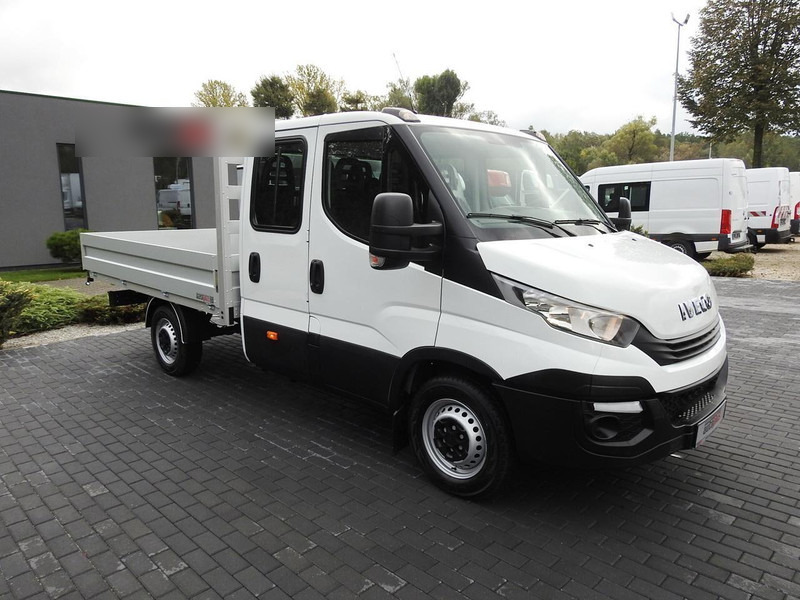 Iveco DAILY 35S15 SKRZYNIA PODWÓJNA KABINA DOKA 7 MIEJSC KLIMATYZACJA - Van flatbed: gambar 4 Iveco DAILY 35S15 SKRZYNIA PODWÓJNA KABINA DOKA 7 MIEJSC KLIMATYZACJA - Van flatbed: gambar 4