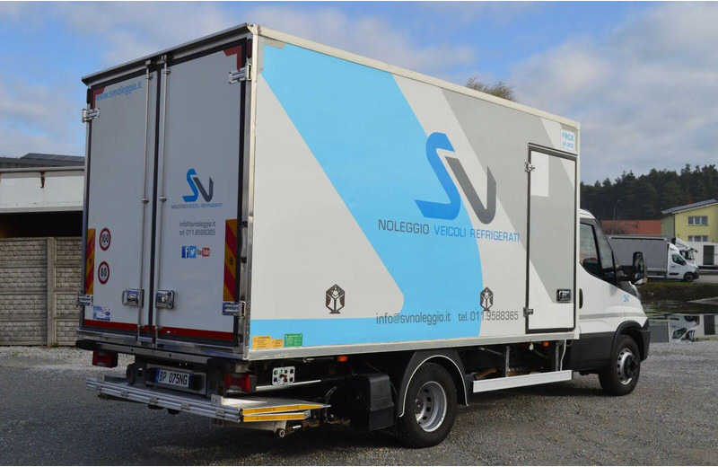 Iveco DAILY 60C15 REFRIGERATOR + SIDE AND REAR DOORS, LIFT FOLDED UNDE - Truk berpendingin: gambar 4 Iveco DAILY 60C15 REFRIGERATOR + SIDE AND REAR DOORS, LIFT FOLDED UNDE - Truk berpendingin: gambar 4