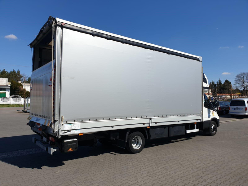 Iveco DAILY 72C18 70C18 HI-MATIC 1.HAND - Truk dengan terpal samping: gambar 4 Iveco DAILY 72C18 70C18 HI-MATIC 1.HAND - Truk dengan terpal samping: gambar 4