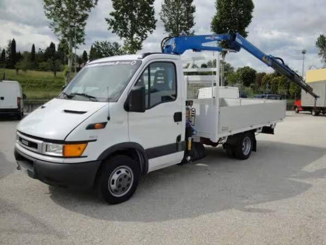 Iveco Daily 35C11 - flatbed+crane - Truk flatbed, Truk derek: gambar 1 Iveco Daily 35C11 - flatbed+crane - Truk flatbed, Truk derek: gambar 1