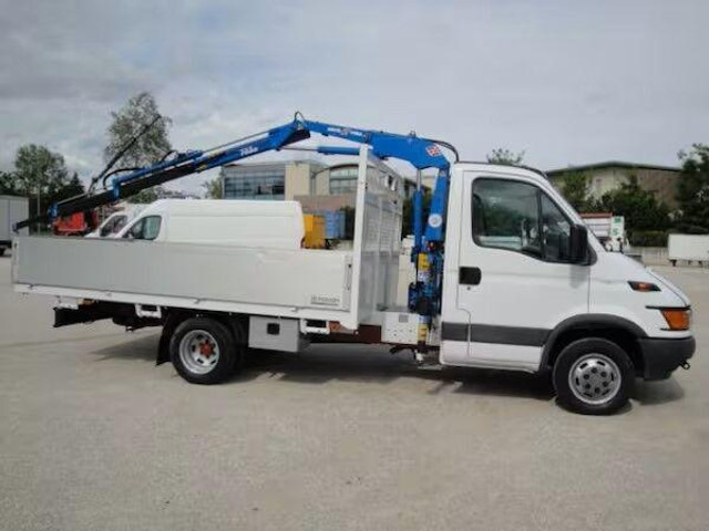 Iveco Daily 35C11 - flatbed+crane - Truk flatbed, Truk derek: gambar 3 Iveco Daily 35C11 - flatbed+crane - Truk flatbed, Truk derek: gambar 3