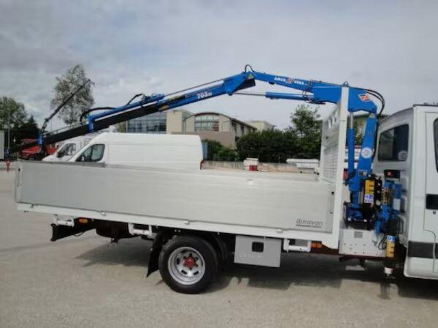 Iveco Daily 35C11 - flatbed+crane - Truk flatbed, Truk derek: gambar 4 Iveco Daily 35C11 - flatbed+crane - Truk flatbed, Truk derek: gambar 4
