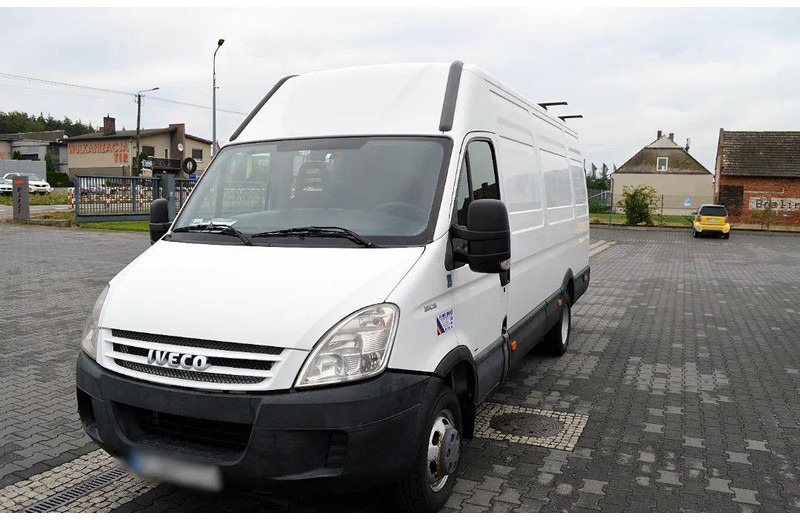 Iveco Daily 35C15 Blaszak L4H2 Brygadówka 6-seater Doka Dubel Cabin - Bus mini, Van penumpang: gambar 2 Iveco Daily 35C15 Blaszak L4H2 Brygadówka 6-seater Doka Dubel Cabin - Bus mini, Van penumpang: gambar 2