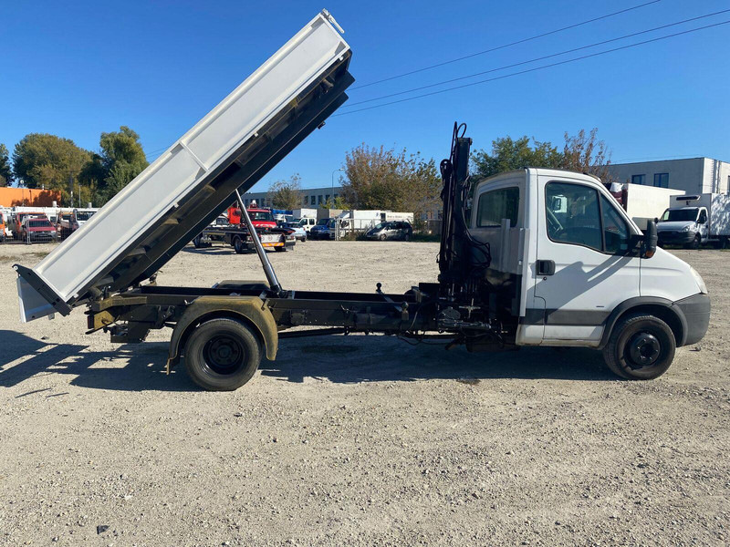 Iveco Daily 65 C 18 - 3 sided Tipper + HIAB 033T Crane - Van jungkit: gambar 2 Iveco Daily 65 C 18 - 3 sided Tipper + HIAB 033T Crane - Van jungkit: gambar 2