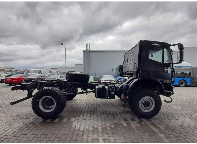 Iveco EuroCargo 4x4 ML150E28WS Chassis - Truk sasis: gambar 4 Iveco EuroCargo 4x4 ML150E28WS Chassis - Truk sasis: gambar 4