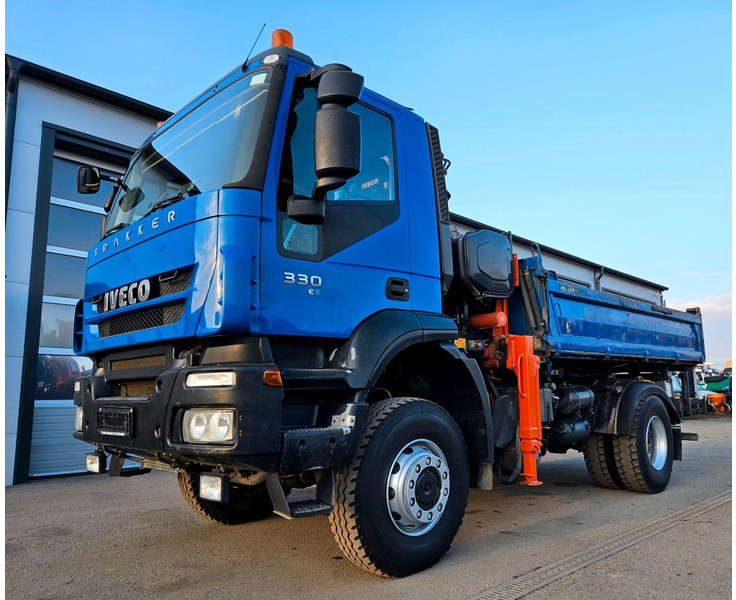 Iveco Trakker 190T33 4x4 M Tipper + Crane Atlas 120.2E - Truk jungkit, Truk derek: gambar 1 Iveco Trakker 190T33 4x4 M Tipper + Crane Atlas 120.2E - Truk jungkit, Truk derek: gambar 1