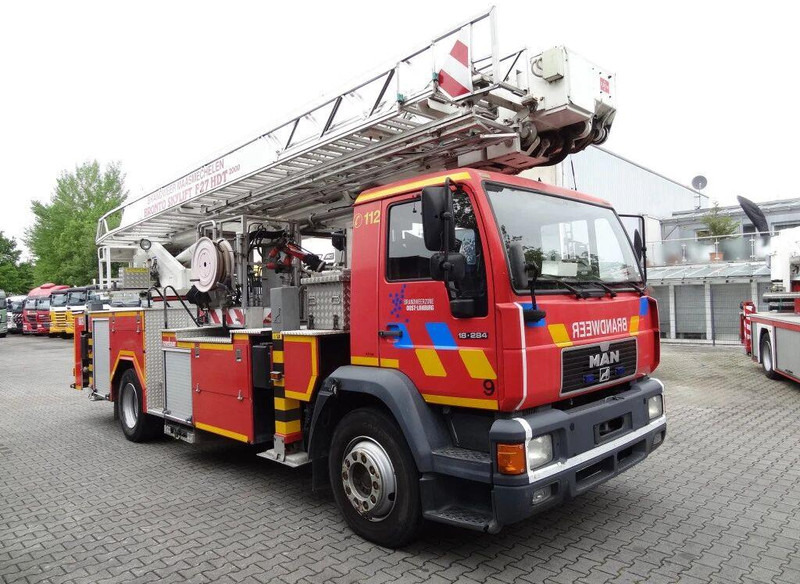 MAN 18.284 L2000 - Fire truck+ladder lift - Truk pemadam kebakaran: gambar 3 MAN 18.284 L2000 - Fire truck+ladder lift - Truk pemadam kebakaran: gambar 3