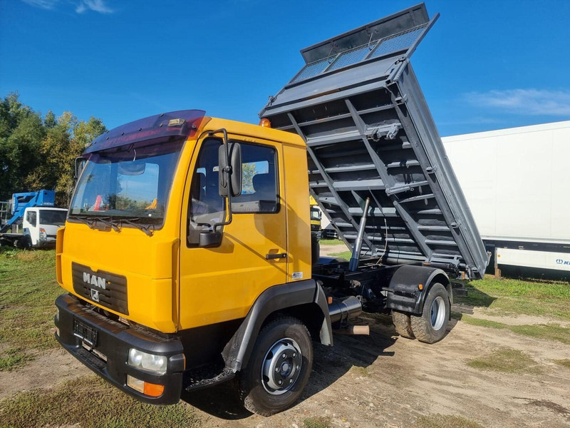 MAN LE 8.180 Meiller Kipper Three-Sided Tipper - 3 old. billencs - T - Truk jungkit: gambar 3 MAN LE 8.180 Meiller Kipper Three-Sided Tipper - 3 old. billencs - T - Truk jungkit: gambar 3
