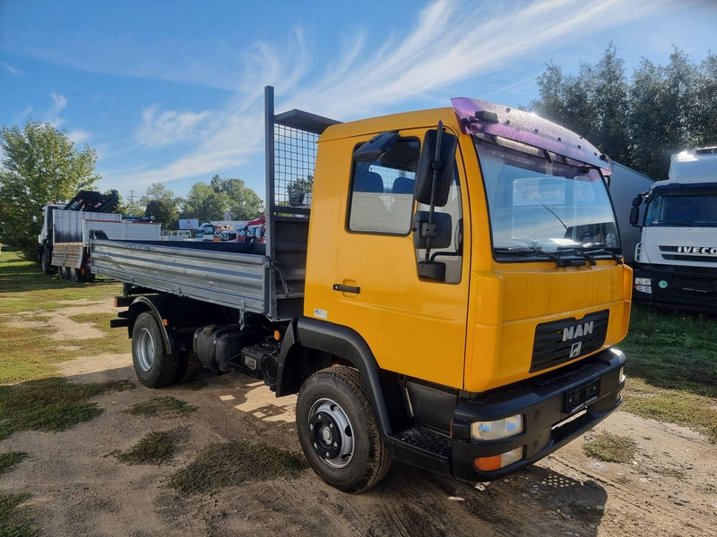 MAN LE 8.180 Meiller Kipper Three-Sided Tipper - 3 old. billencs - T - Truk jungkit: gambar 4 MAN LE 8.180 Meiller Kipper Three-Sided Tipper - 3 old. billencs - T - Truk jungkit: gambar 4