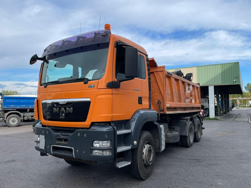 MAN TGS 26.360 Tipper + Crane Jonsered J 1090 - Truk jungkit, Truk derek: gambar 1 MAN TGS 26.360 Tipper + Crane Jonsered J 1090 - Truk jungkit, Truk derek: gambar 1