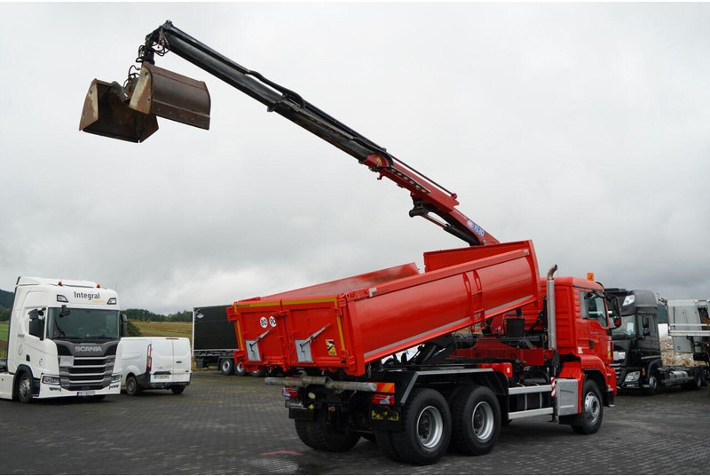 MAN TGS 26.400 / 6x4 / WYWROTKA 2 STRONNA + HDS HMF 1530 K2 / HYDR - Truk jungkit, Truk derek: gambar 4 MAN TGS 26.400 / 6x4 / WYWROTKA 2 STRONNA + HDS HMF 1530 K2 / HYDR - Truk jungkit, Truk derek: gambar 4