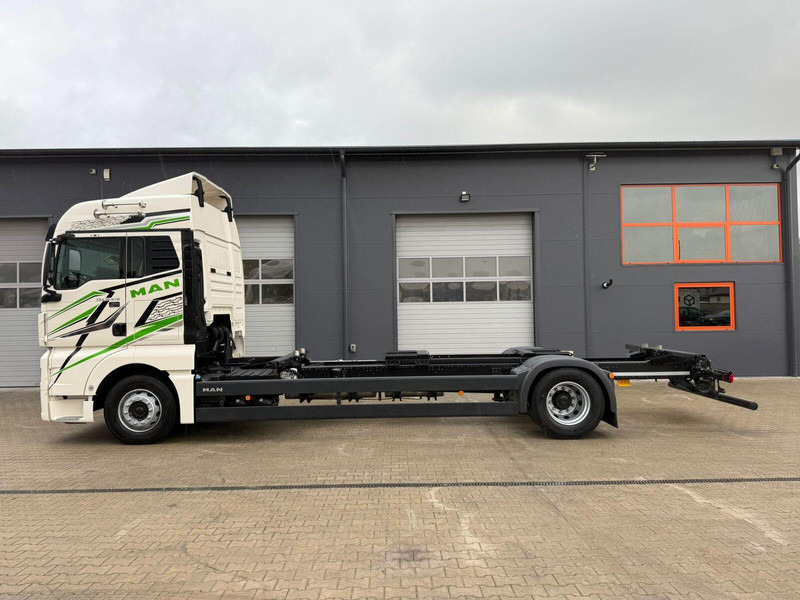 MAN TGX 18.470 // Przebieg 252 tyś. km !!! // Ciężarówka jak nowa // - Truk sasis: gambar 2 MAN TGX 18.470 // Przebieg 252 tyś. km !!! // Ciężarówka jak nowa // - Truk sasis: gambar 2