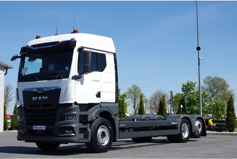 MAN TGX 26.520 / 6x2 / RAMA DŁ. 9,1M / OŚ PODNOSZONA / SKRĘTNA / DO - Truk sasis: gambar 1 MAN TGX 26.520 / 6x2 / RAMA DŁ. 9,1M / OŚ PODNOSZONA / SKRĘTNA / DO - Truk sasis: gambar 1