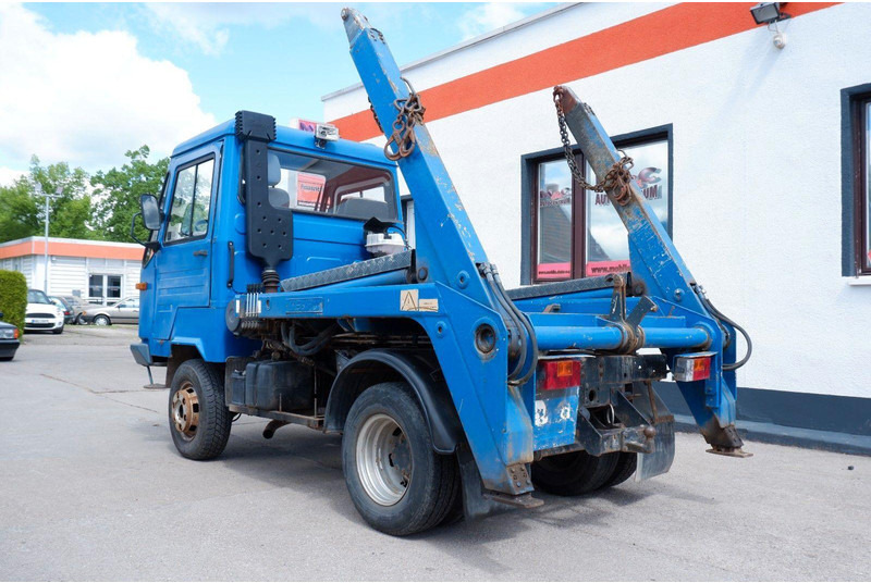 MULTICAR Champion 4x4 - Skip loader - Truk skip loader: gambar 3 MULTICAR Champion 4x4 - Skip loader - Truk skip loader: gambar 3
