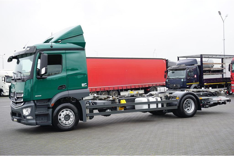 Mercedes-Benz 1833 / E 6 / BDF + WINDA / 7.15 , 7.45, 7.82 M / ŁAD. 9 610 KG - Truk sasis: gambar 3 Mercedes-Benz 1833 / E 6 / BDF + WINDA / 7.15 , 7.45, 7.82 M / ŁAD. 9 610 KG - Truk sasis: gambar 3