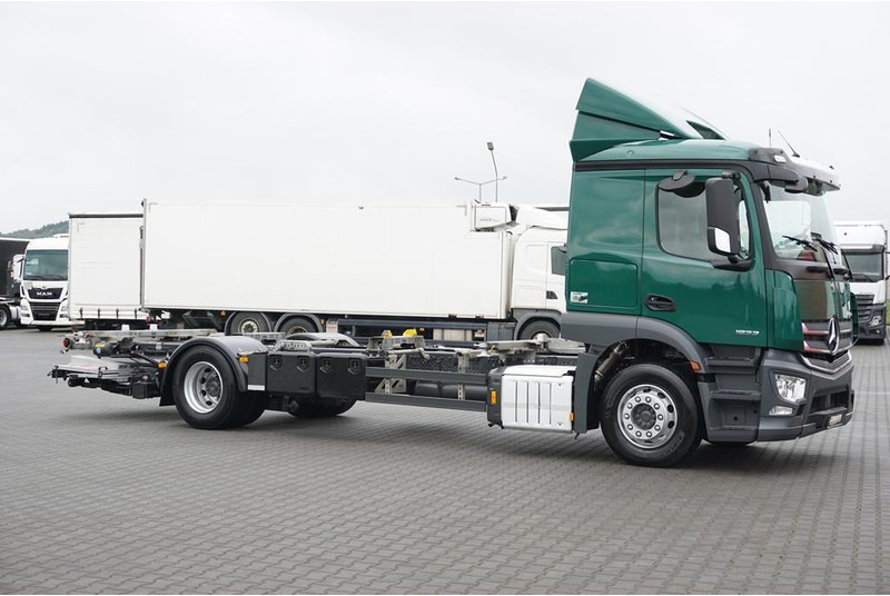Mercedes-Benz 1833 / E 6 / BDF + WINDA / 7.15 , 7.45, 7.82 M / ŁAD. 9 610 KG - Truk sasis: gambar 4 Mercedes-Benz 1833 / E 6 / BDF + WINDA / 7.15 , 7.45, 7.82 M / ŁAD. 9 610 KG - Truk sasis: gambar 4