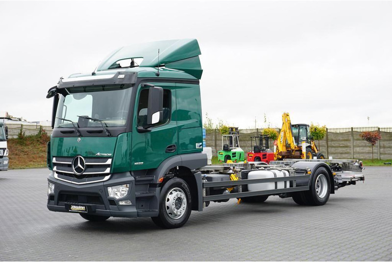 Mercedes-Benz 1833 / E 6 / BDF + WINDA / 7.15 , 7.45, 7.82 M / ŁAD. 9 610 KG - Truk sasis: gambar 1 Mercedes-Benz 1833 / E 6 / BDF + WINDA / 7.15 , 7.45, 7.82 M / ŁAD. 9 610 KG - Truk sasis: gambar 1