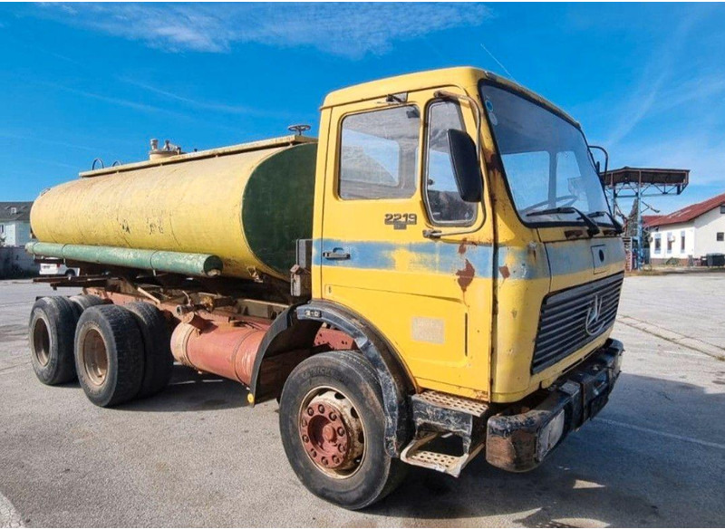 Mercedes-Benz 2219 6x4 Vízszállító Tartálykocsi - Truk tangki: gambar 1 Mercedes-Benz 2219 6x4 Vízszállító Tartálykocsi - Truk tangki: gambar 1