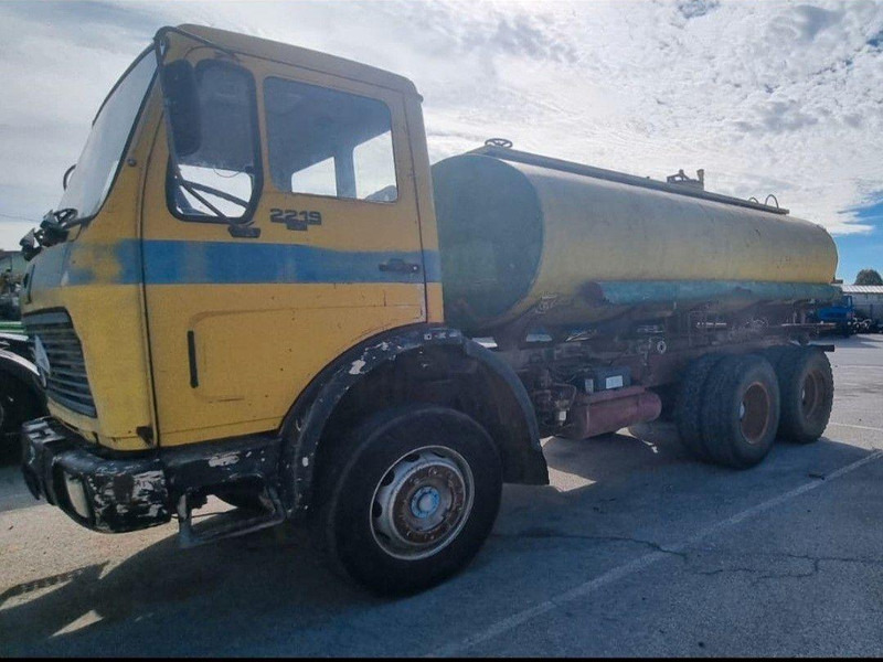 Mercedes-Benz 2219 6x4 Vízszállító Tartálykocsi - Truk tangki: gambar 3 Mercedes-Benz 2219 6x4 Vízszállító Tartálykocsi - Truk tangki: gambar 3