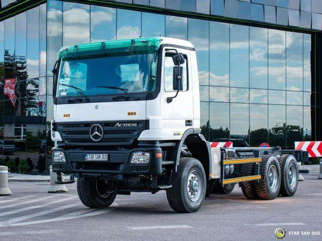 Mercedes-Benz 3332 AK 6x6 chassis cab - Truk sasis, Truk derek: gambar 4 Mercedes-Benz 3332 AK 6x6 chassis cab - Truk sasis, Truk derek: gambar 4