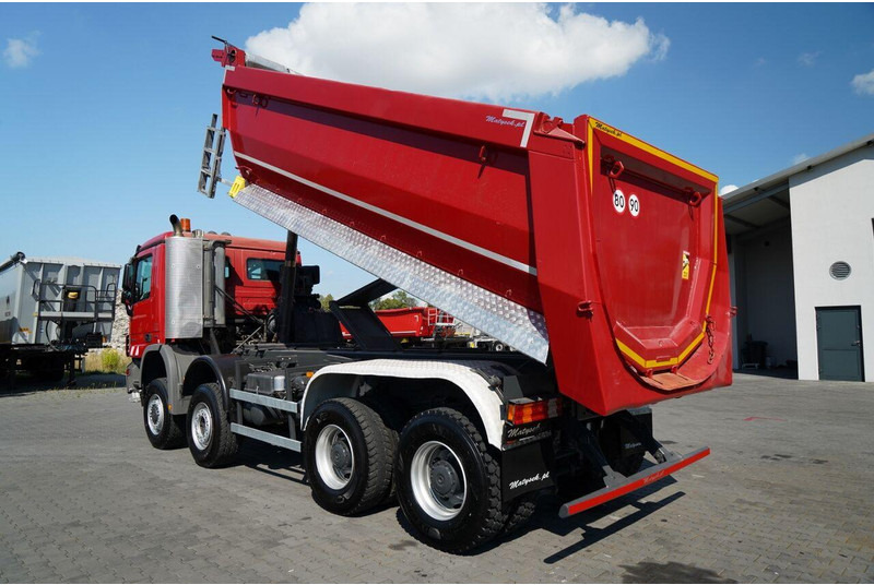 Mercedes-Benz ACTROS 4141 / 8X6 / WYWROTKA TYLNOZSYPOWA / MEILLER KIPPER 5.3M - Truk jungkit: gambar 5 Mercedes-Benz ACTROS 4141 / 8X6 / WYWROTKA TYLNOZSYPOWA / MEILLER KIPPER 5.3M - Truk jungkit: gambar 5