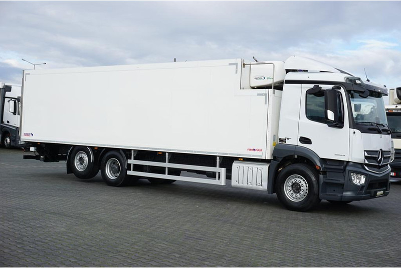 Mercedes-Benz ANTOS / 2535 / EURO 6 / CHŁODNIA + WINDA / 23 PALETY / OŚ SKRĘTN - Truk berpendingin: gambar 4 Mercedes-Benz ANTOS / 2535 / EURO 6 / CHŁODNIA + WINDA / 23 PALETY / OŚ SKRĘTN - Truk berpendingin: gambar 4