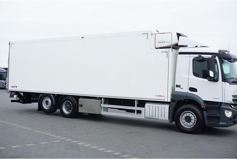 Mercedes-Benz ANTOS / 2535 / EURO 6 / CHŁODNIA + WINDA / 23 PALETY / OŚ SKRĘTN - Truk berpendingin: gambar 3 Mercedes-Benz ANTOS / 2535 / EURO 6 / CHŁODNIA + WINDA / 23 PALETY / OŚ SKRĘTN - Truk berpendingin: gambar 3