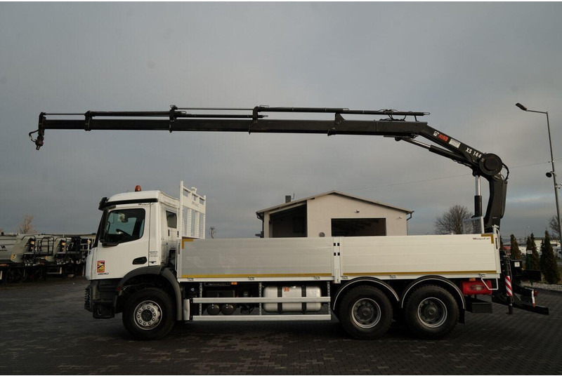 Mercedes-Benz AROCS 2640 / 6x4 / SKRZYNIOWY - 6,5 M / HDS HIAB 144 / wysów: 12 - Truk flatbed, Truk derek: gambar 2 Mercedes-Benz AROCS 2640 / 6x4 / SKRZYNIOWY - 6,5 M / HDS HIAB 144 / wysów: 12 - Truk flatbed, Truk derek: gambar 2