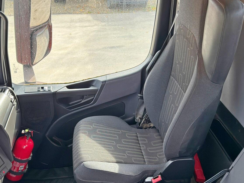 Truk jungkit, Truk derek Mercedes-Benz AROCS 2640: gambar 10