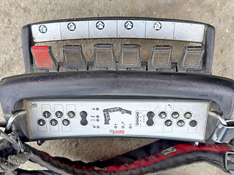 Truk jungkit, Truk derek Mercedes-Benz AROCS 2640: gambar 13