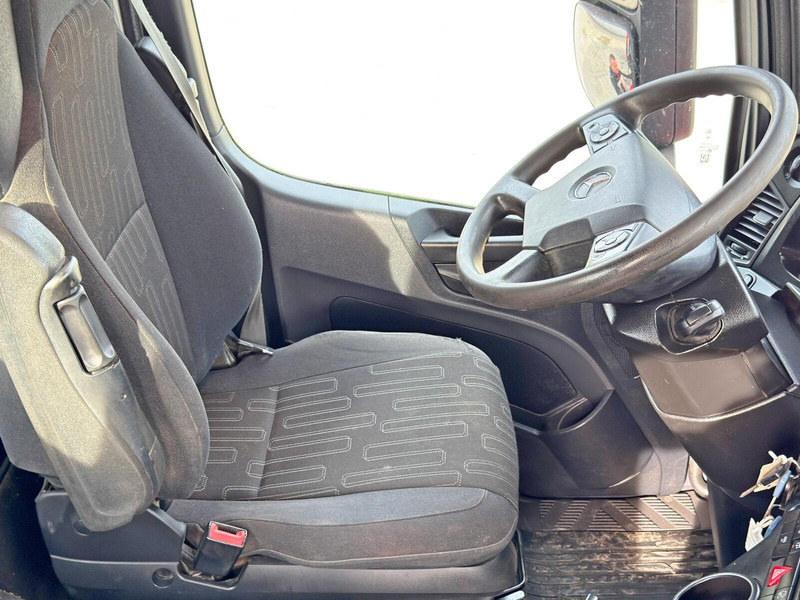 Truk jungkit, Truk derek Mercedes-Benz AROCS 2640: gambar 12