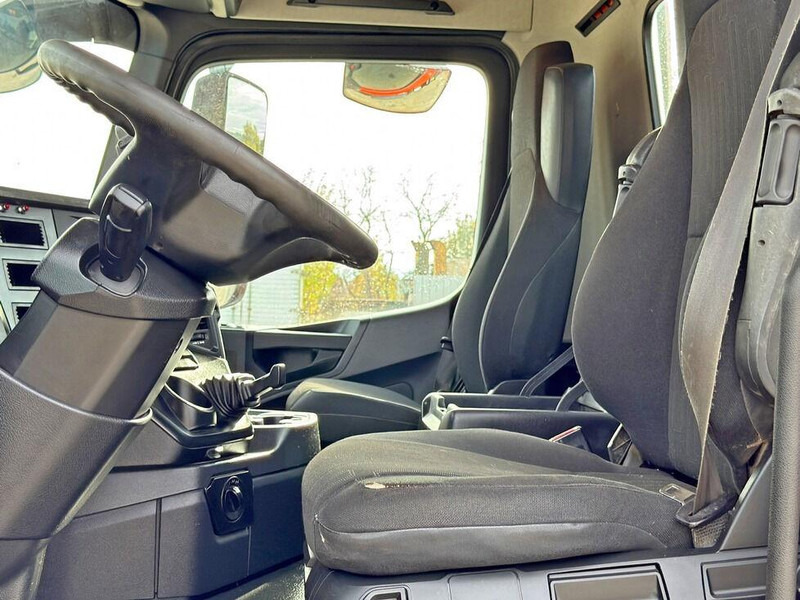 Truk jungkit, Truk derek Mercedes-Benz AROCS 2640: gambar 9