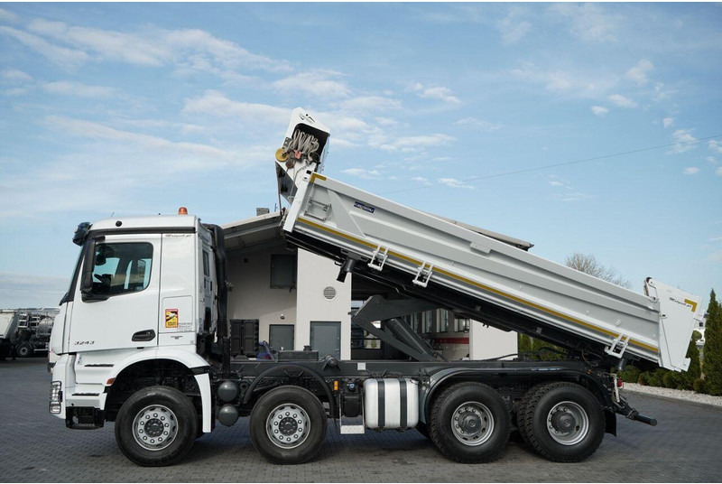 Mercedes-Benz AROCS 3243 / 8x4 / WYWROTKA DWUSTRONNA / HYDROBURTA / BORDMATIC - Truk jungkit: gambar 2 Mercedes-Benz AROCS 3243 / 8x4 / WYWROTKA DWUSTRONNA / HYDROBURTA / BORDMATIC - Truk jungkit: gambar 2